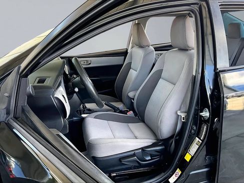 Used 2017 Toyota Corolla LE FWD image 18