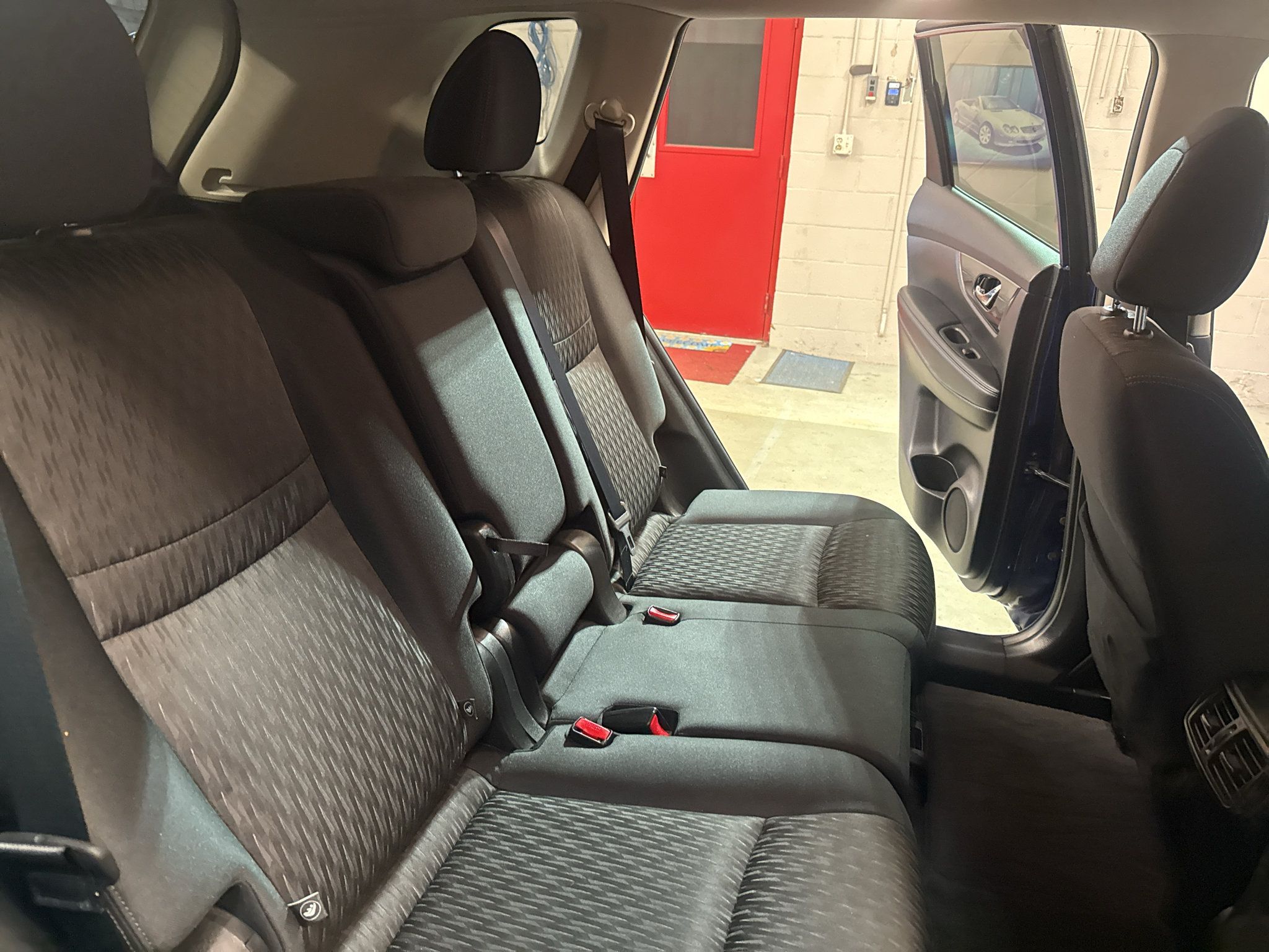 Used 2017 Nissan Rogue SV AWD/4WD image 21