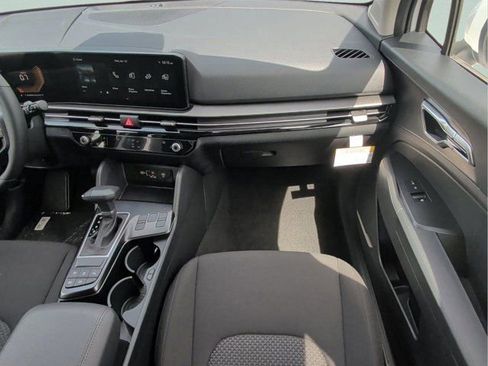 New 2026 Kia Sportage LX FWD image 18