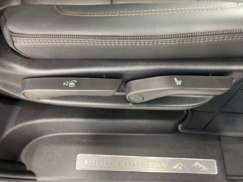 Certified 2025 Chevrolet Suburban High Country image 23