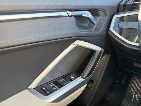 Used 2019 Audi Q3 2.0T Premium image 24