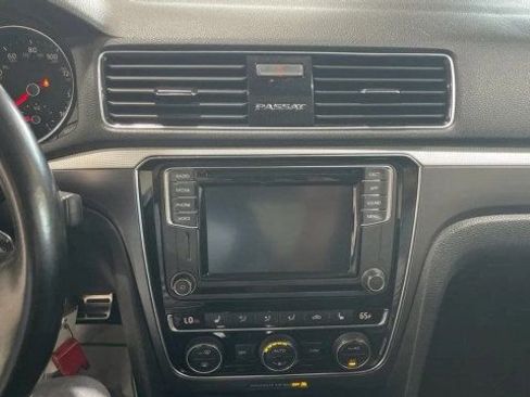 Used 2018 Volkswagen Passat 2.0T R-Line FWD image 22