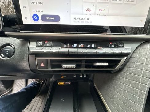 Used 2025 Toyota Camry XLE image 19