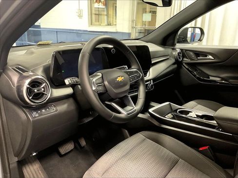 Used 2025 Chevrolet Equinox LT AWD/4WD image 8