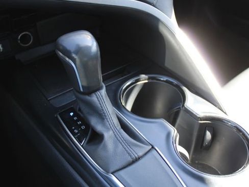 Used 2020 Toyota Camry SE w/ Carpet Mat Package image 21