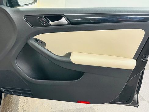 Used 2017 Volkswagen Jetta SEL Premium image 27