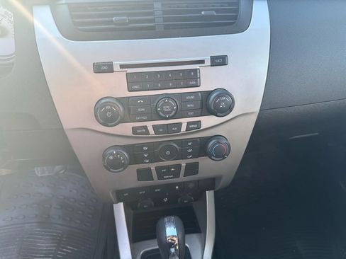 Used 2010 Ford Focus SE image 19