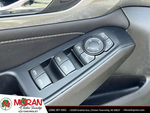 Certified 2023 Chevrolet Traverse LT w/ LT Premium Package AWD/4WD image 17
