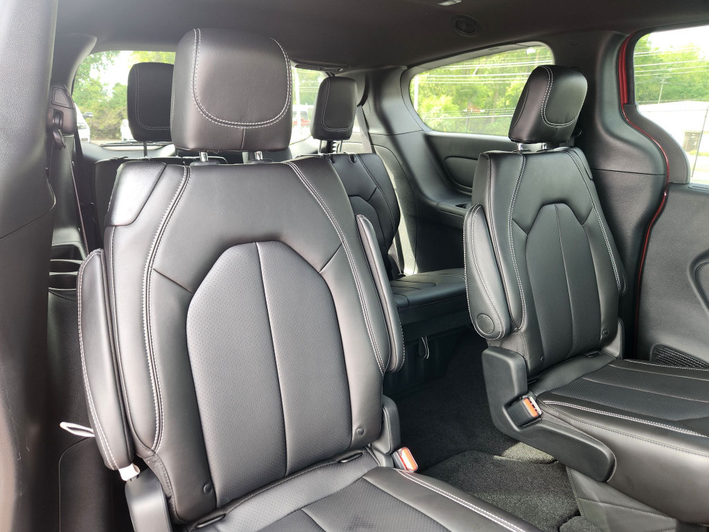 New 2027 Chrysler Pacifica Select FWD image 46