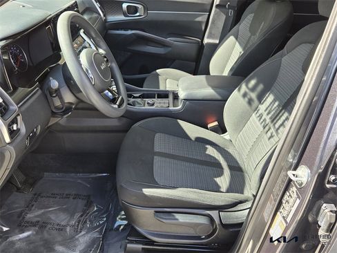 Used 2022 Kia Sorento LX image 11