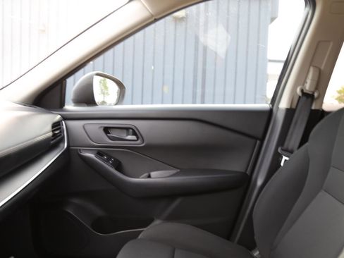 Used 2024 Nissan Rogue S AWD/4WD image 15