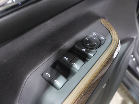 Used 2023 GMC Acadia SLE w/ LPO, Cargo Package AWD/4WD image 14