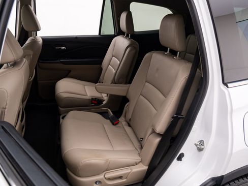 Used 2021 Honda Pilot Touring image 16