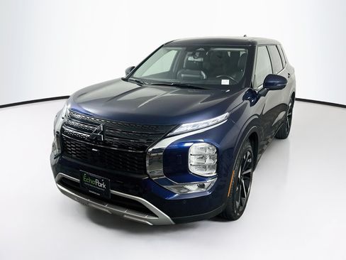 Used 2024 Mitsubishi Outlander SE AWD/4WD image 3