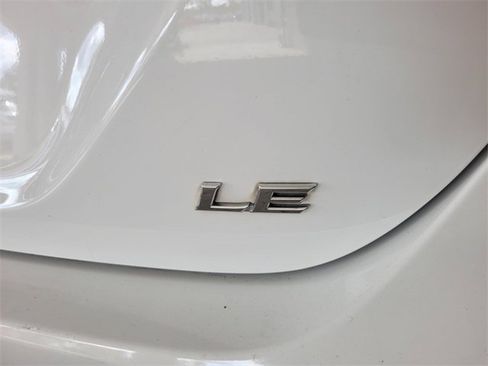 Used 2019 Toyota Camry LE image 11