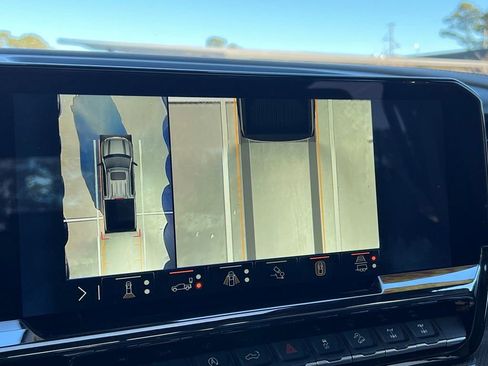 Used 2024 Chevrolet Silverado 1500 ZR2 w/ Technology Package image 17