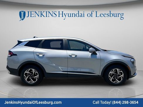 Used 2023 Kia Sportage LX FWD image 3