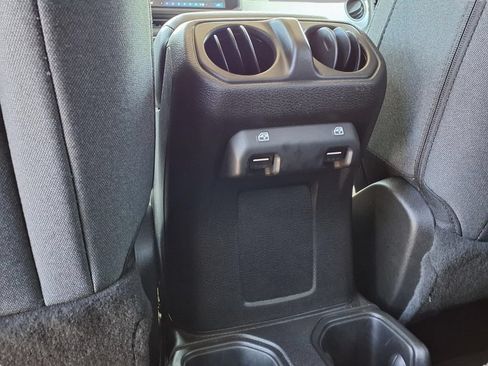 Used 2025 Jeep Wrangler Unlimited Sport AWD/4WD image 23