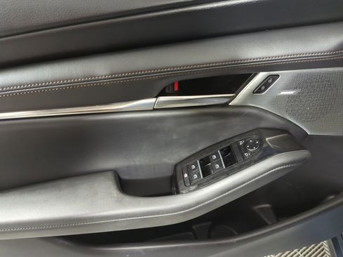 Used 2021 MAZDA MAZDA3 Hatchback w/Premium Plus Pkg image 9