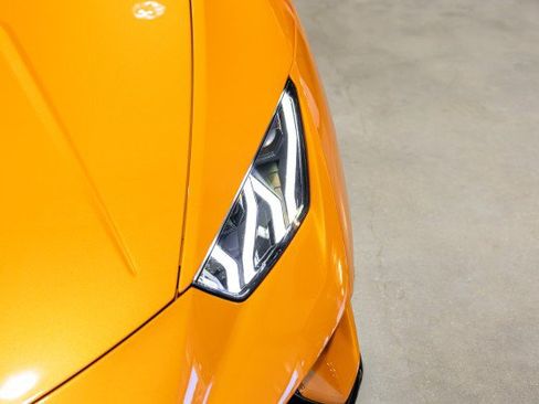 Used 2018 Lamborghini Huracan Performante AWD/4WD image 18
