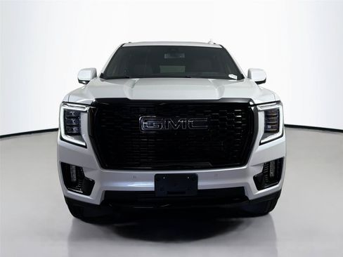 Used 2022 GMC Yukon XL Denali AWD/4WD image 2