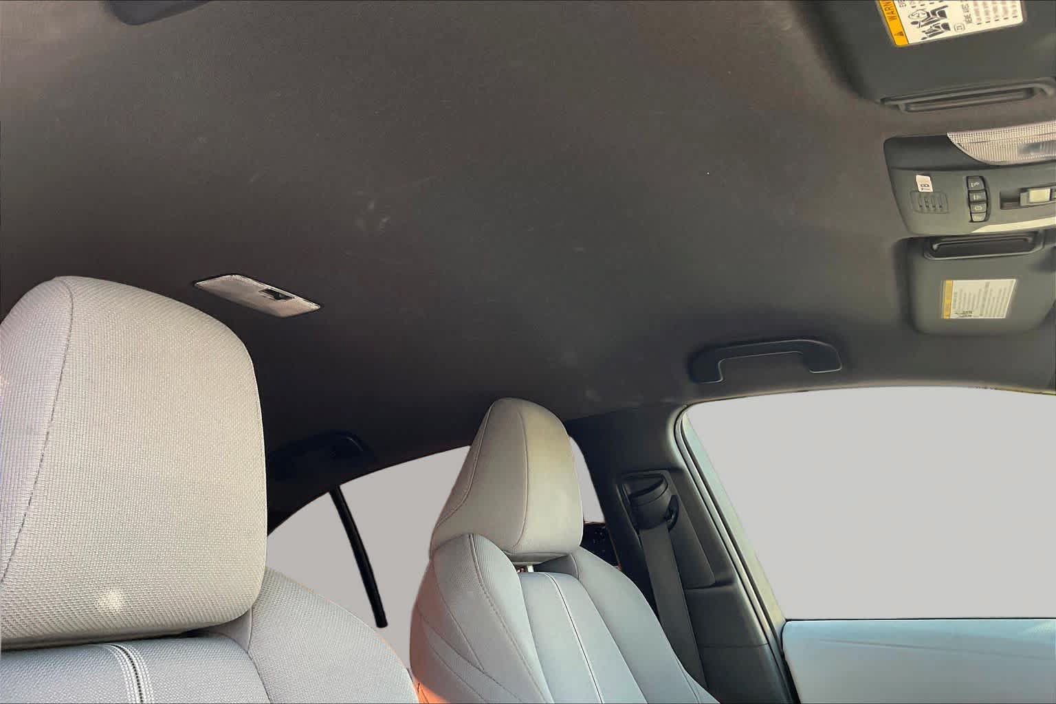 Used 2022 Toyota Corolla SE w/ Carpet Mat Package (TMS) FWD image 13