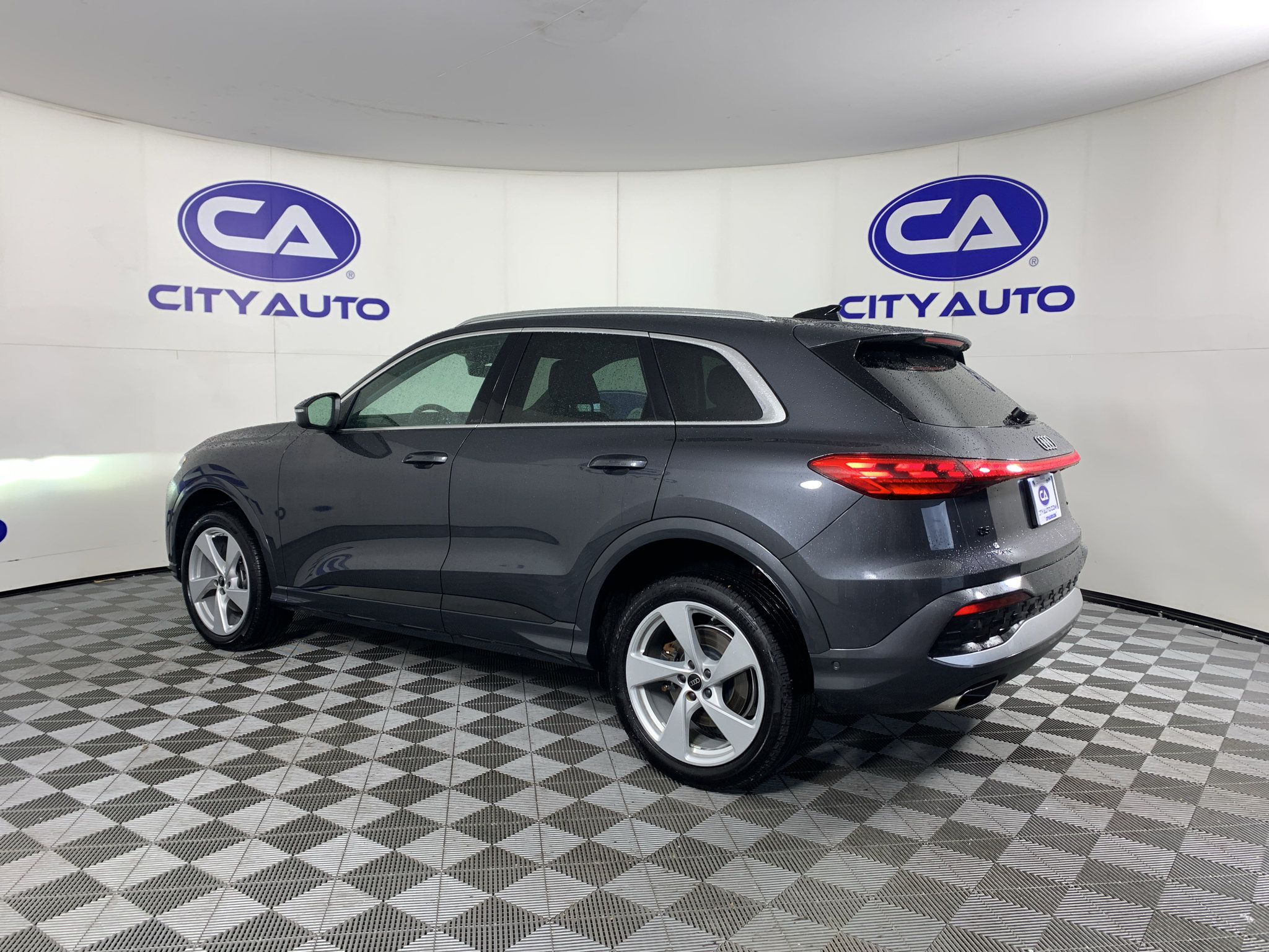 Used 2025 Audi Q5 Premium Plus w/ Premium Plus AWD/4WD image 5