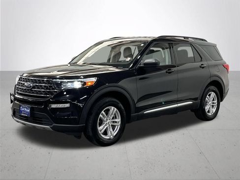 Used 2023 Ford Explorer XLT w/ Equipment Group 202A AWD/4WD image 2