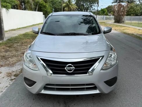 Used 2019 Nissan Versa SV FWD image 4