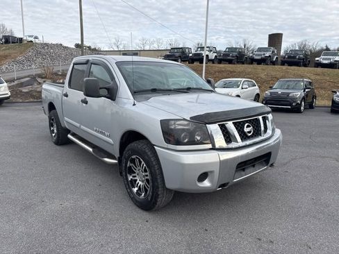 Used 2008 Nissan Titan SE image 2