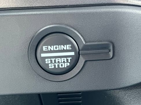 New 2025 Ford Bronco Badlands image 9