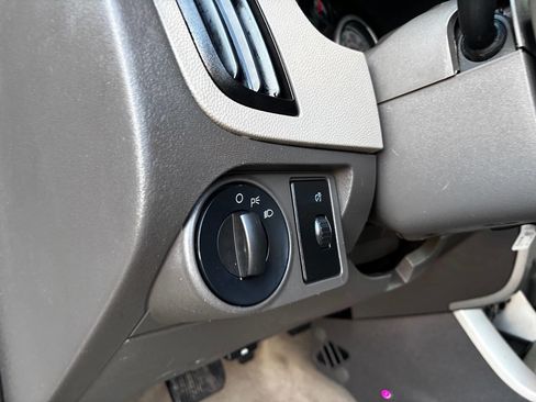 Used 2010 Ford Focus SE image 23