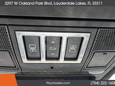 Used 2020 Land Rover Discovery HSE image 32