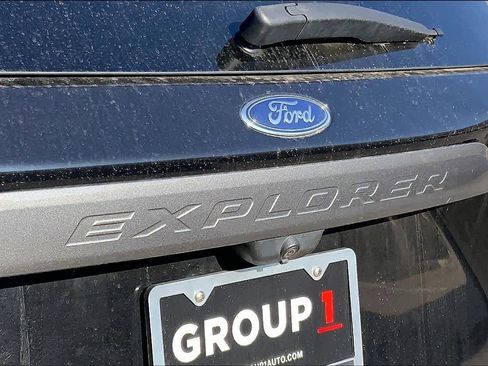 Used 2021 Ford Explorer XLT w/ Equipment Group 202A image 10