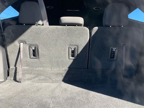 Used 2025 Chevrolet Traverse LT image 41