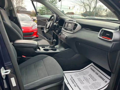 Used 2016 Kia Sorento LX image 18