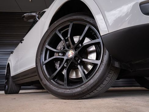 Certified 2023 Porsche Cayenne Coupe AWD/4WD image 11