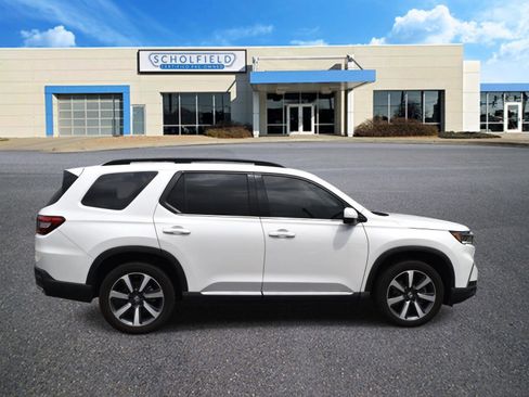 Used 2023 Honda Pilot Elite image 2