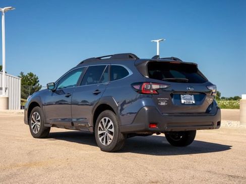 Used 2023 Subaru Outback Premium AWD/4WD image 5