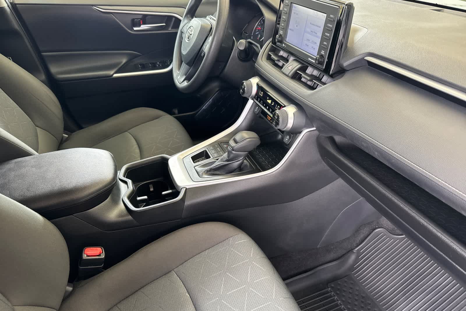 Used 2022 Toyota RAV4 XLE AWD/4WD image 16
