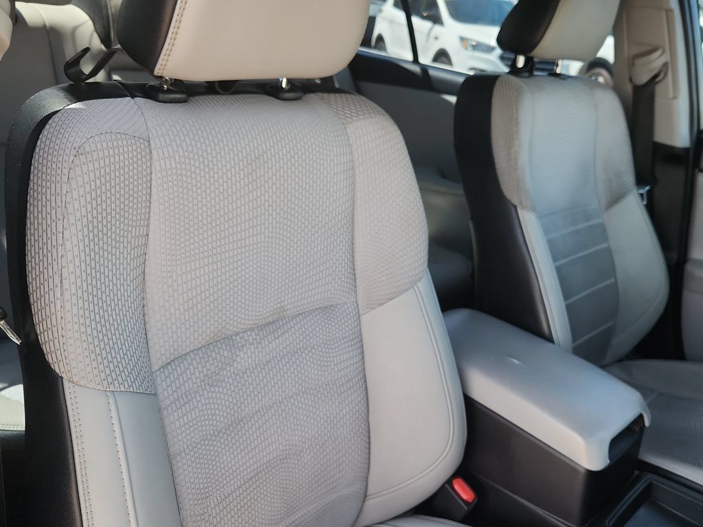 Used 2016 Toyota Camry SE FWD image 13