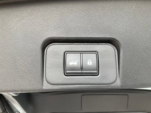 Used 2026 Nissan Rogue SV w/ SV Premium Package FWD image 19