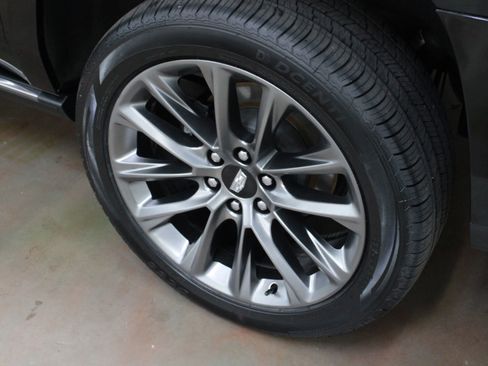 Used 2020 Cadillac Escalade ESV Platinum w/ Escalade Sport Edition image 28