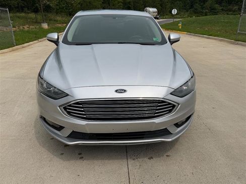 Used 2017 Ford Fusion SE FWD image 4