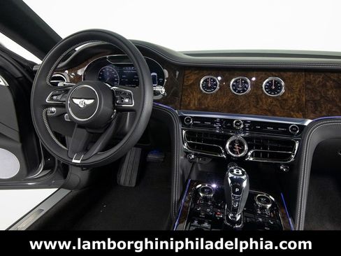 Used 2024 Bentley Flying Spur V8 image 31