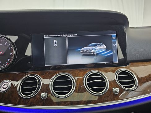 Used 2017 Mercedes-Benz E 300 4MATIC image 28