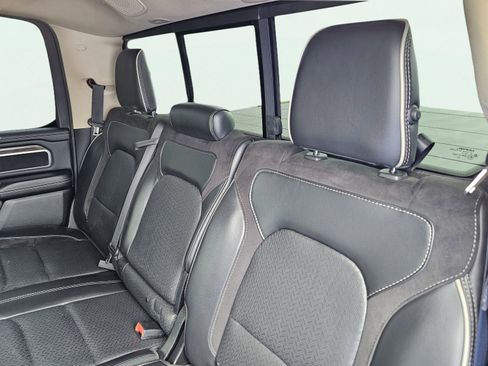 Used 2019 RAM 1500 Laramie AWD/4WD image 33