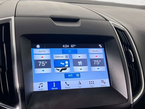 Used 2018 Ford Edge Titanium w/ Technology Package image 28