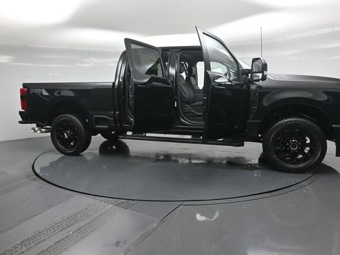 New 2026 Ford F250 Lariat w/ Black Appearance Package image 32