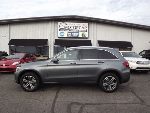 Used 2018 Mercedes-Benz GLC 300 4MATIC image 2